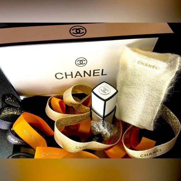 Chanel No. 5 Perfume Travel Set, Chain & Pouch Collectable, Limited Edition - Picture 6 of 10